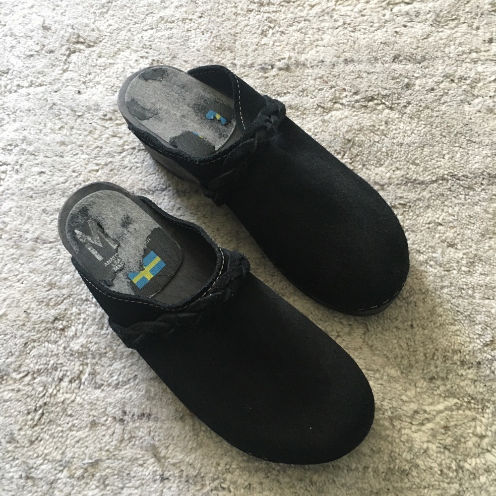MIA clogs